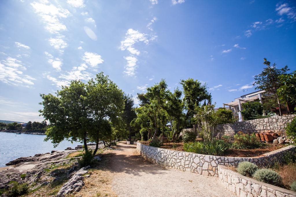 Apartments Ana Malinska Exterior photo